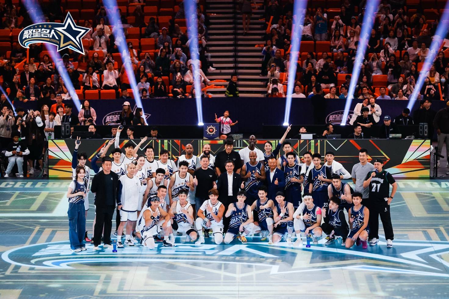 篮球赛事精彩纷呈，每个球员都在全力拼搏的简单介绍