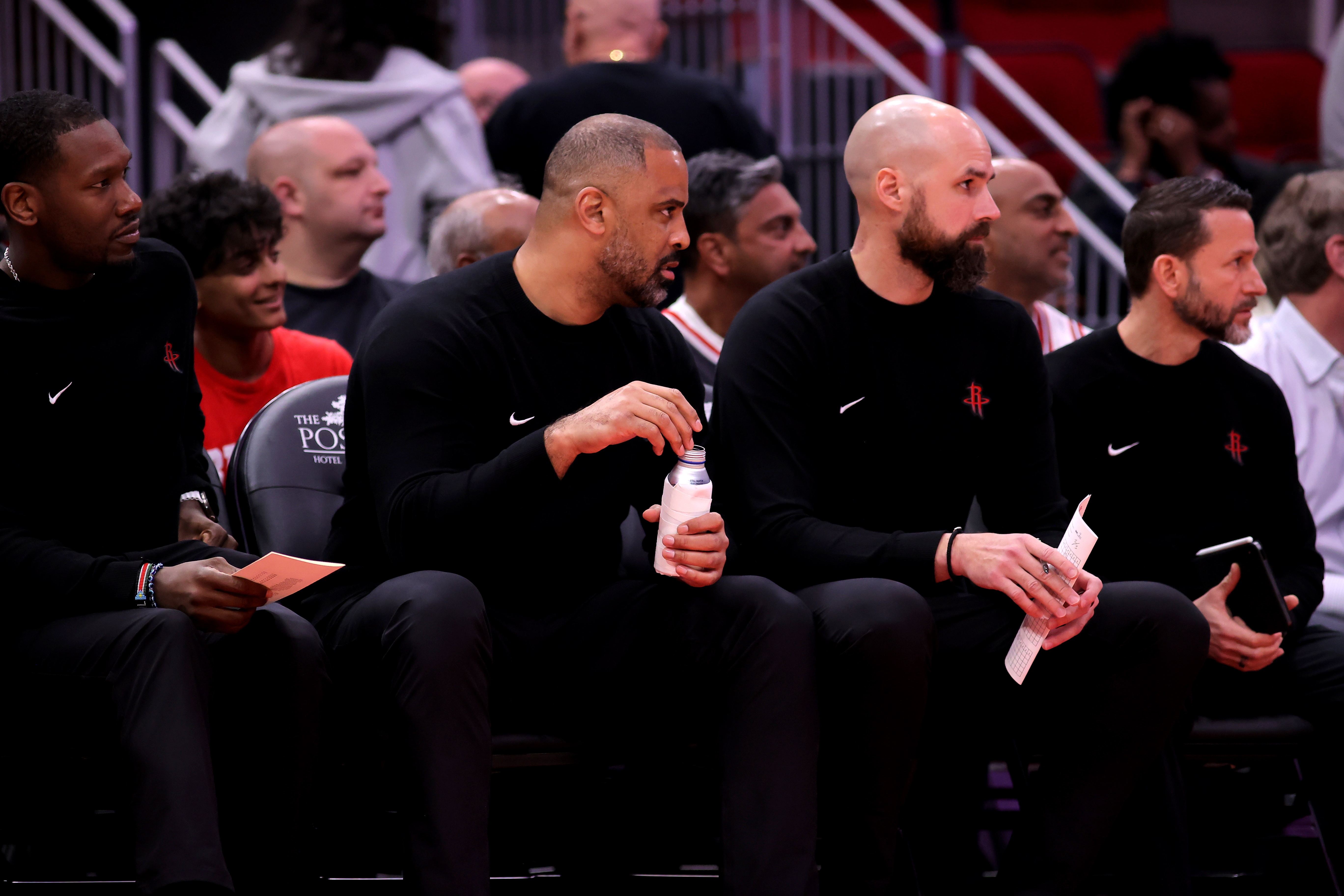 火箭队三分球出手精准，获得胜利